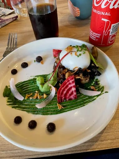 Œuf mollet, betterave et herbes